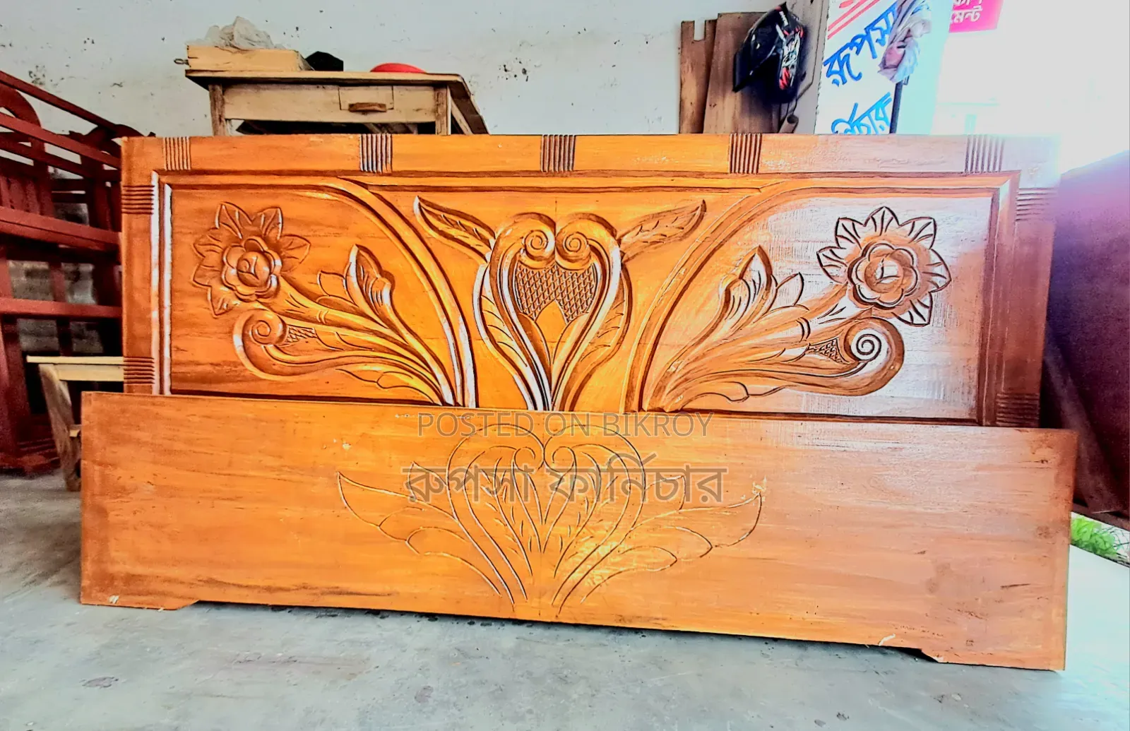 6/7 Feet Semi Box Bed