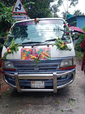 মাইক্রোবাস ২০০৩ সাদা