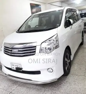 Toyota HiAce 2010 White
