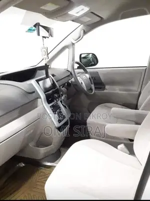 Toyota HiAce 2010 White