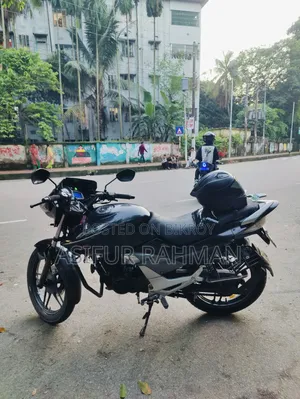 হিরো ২০১২ কালো
