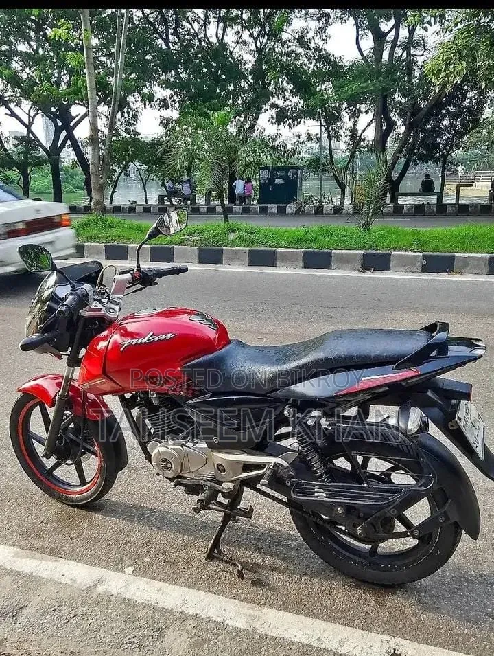 বাজাজ পালসার ১৫০ ২০১২ লাল