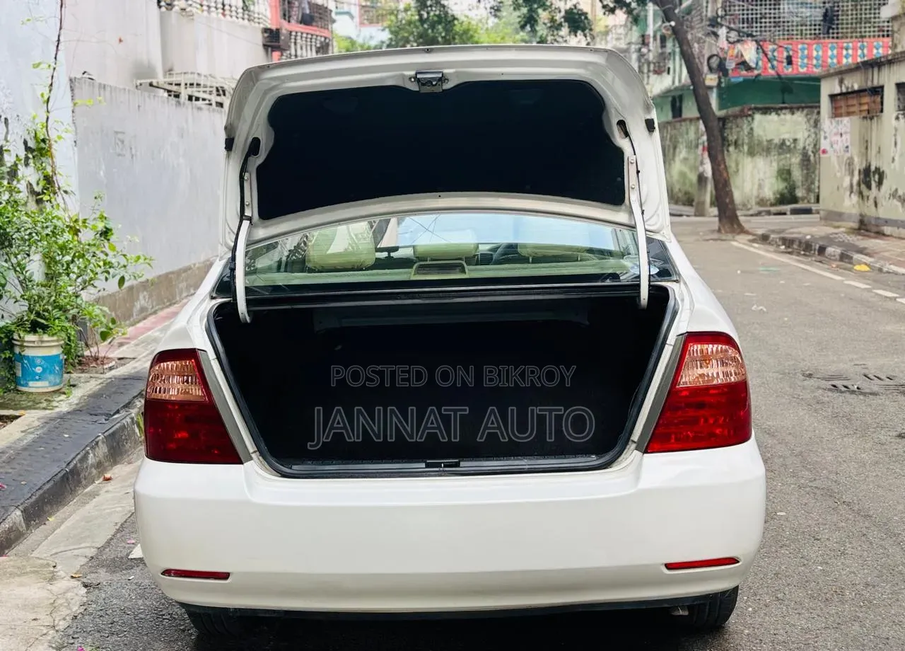 Toyota Corolla 2005 Off White