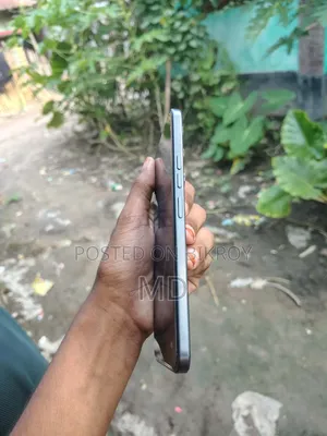 টেকনো স্পার্ক ৪০ প্রো ১২৮ জিবি কালো