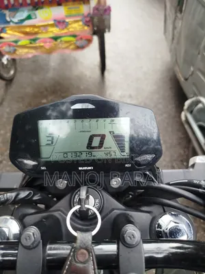 সুজুকি জিক্সার ২০২৩ ব্ল্যাক