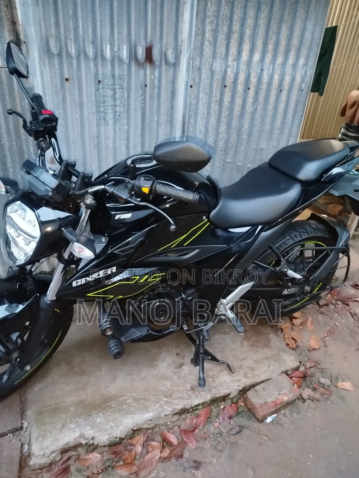 সুজুকি জিক্সার ২০২৩ ব্ল্যাক