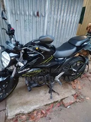 সুজুকি জিক্সার ২০২৩ ব্ল্যাক