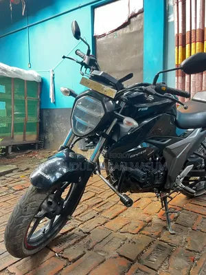 সুজুকি জিক্সার ২০২১ ব্ল্যাক