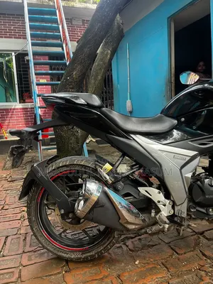 সুজুকি জিক্সার ২০২১ ব্ল্যাক