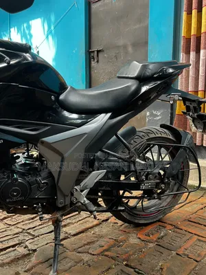 সুজুকি জিক্সার ২০২১ ব্ল্যাক