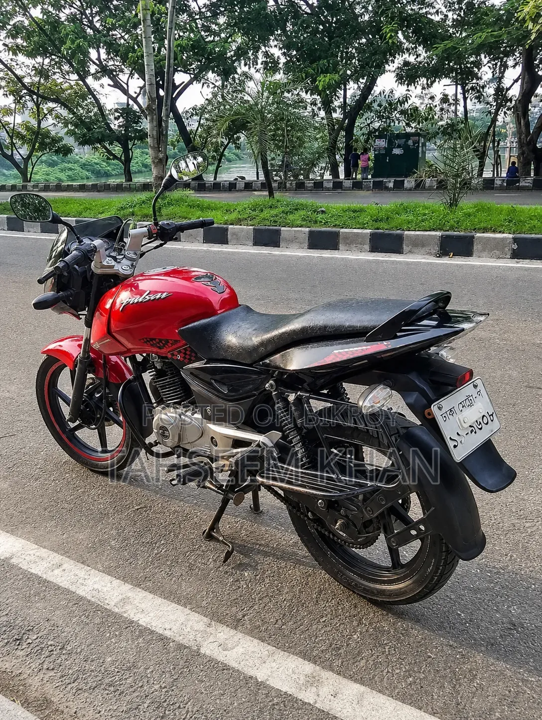 বাজাজ পালসার ১৫০ ২০১২ লাল