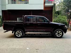 Toyota Hilux 2004