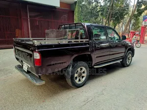 Toyota Hilux 2004