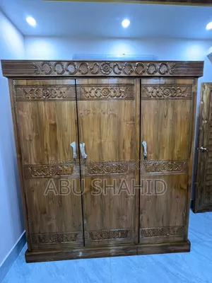 সেগুন কাঠের তিন পাল্লার আলমারি