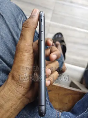অ্যাপল আইফোন ১১ ৬৪ জিবি কালো