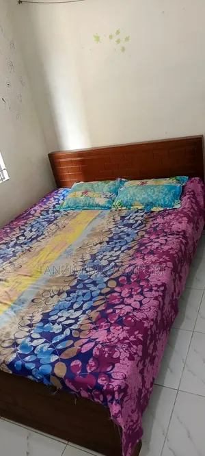 Canadian Oak Wood Bed