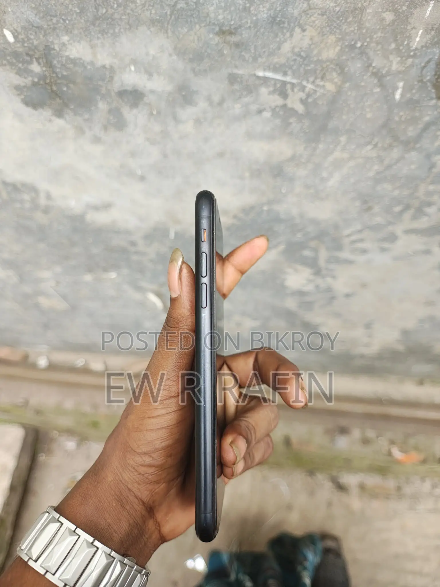 অ্যাপল আইফোন এক্সআর ৬৪ জিবি কালো
