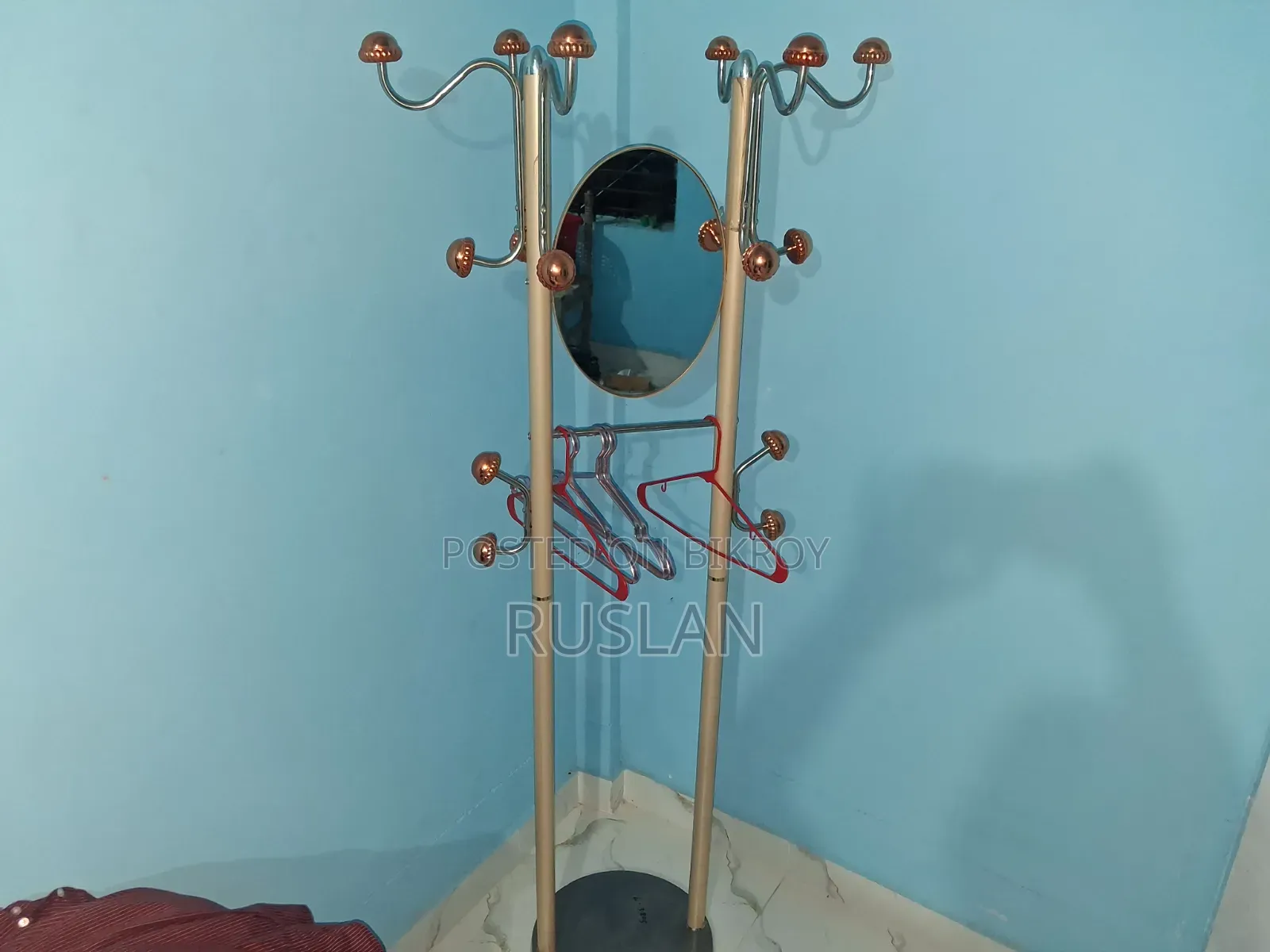 ক্লোথ হাঙ্গার উইথ মিরর