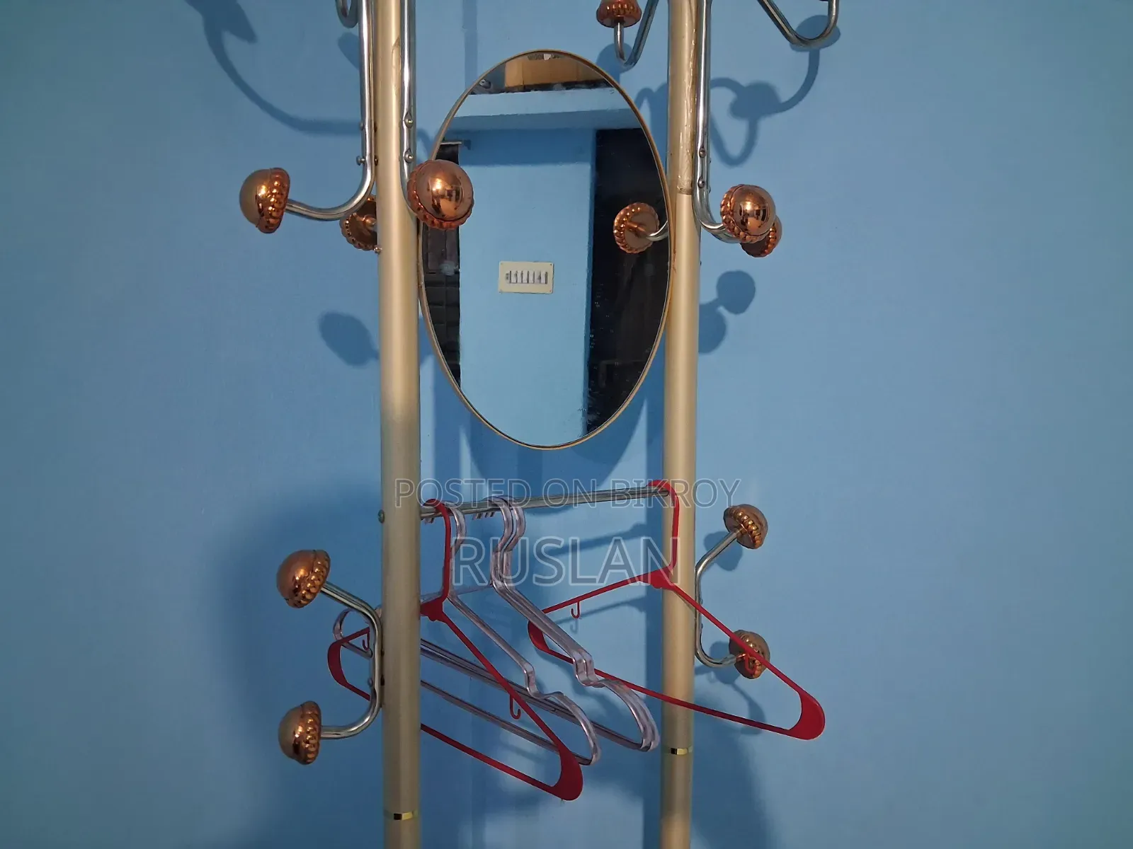 ক্লোথ হাঙ্গার উইথ মিরর