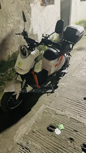 মোটরসাইকেল ২০২৬ সাদা