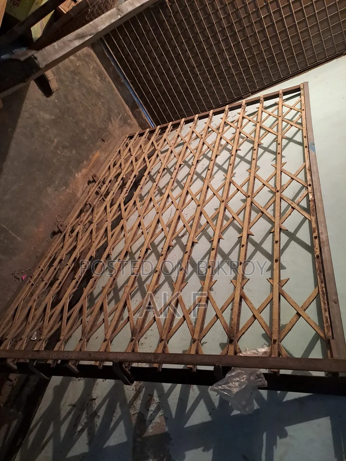 5/7 feet scissor gate will be sold