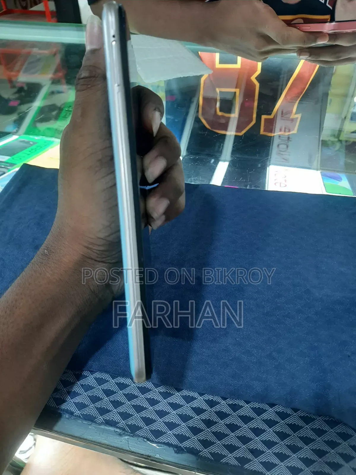 ভিভো ওয়াই১৯ ১২৮ জিবি ব্লু