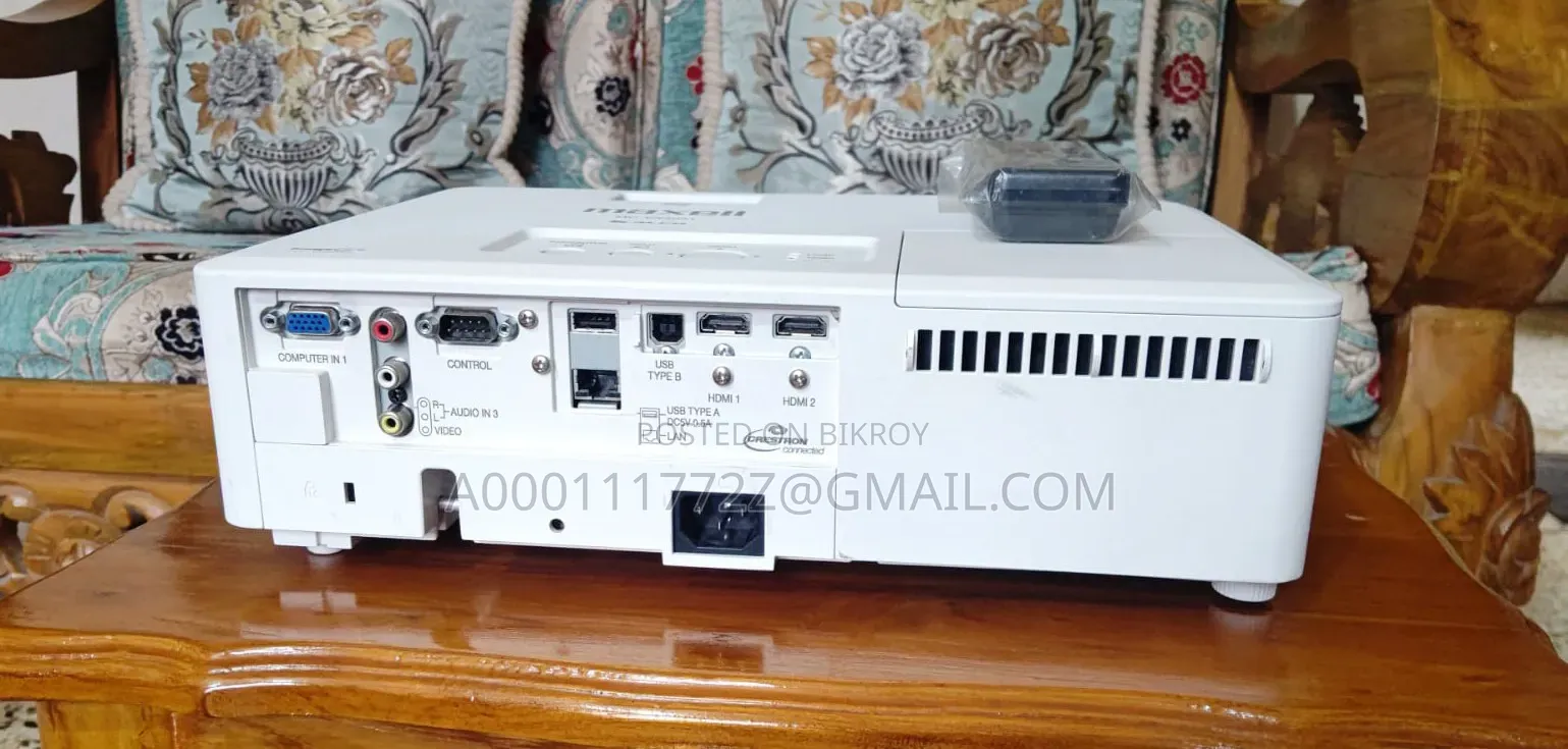 Maxell MC-EX3051 Projector