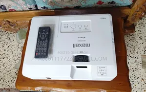 Maxell MC-EX3051 Projector