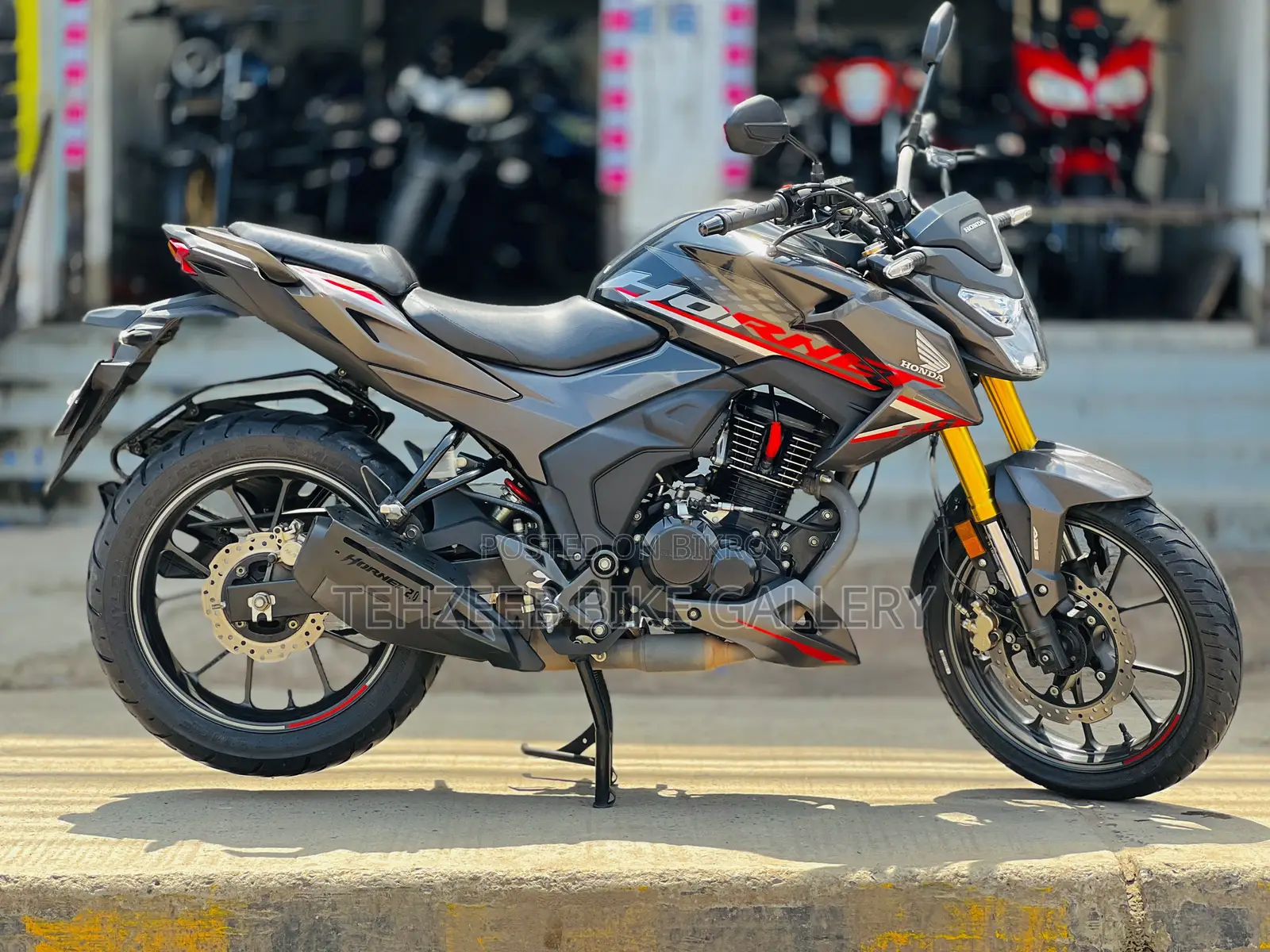 Honda Hornet 2.0 2025 Black
