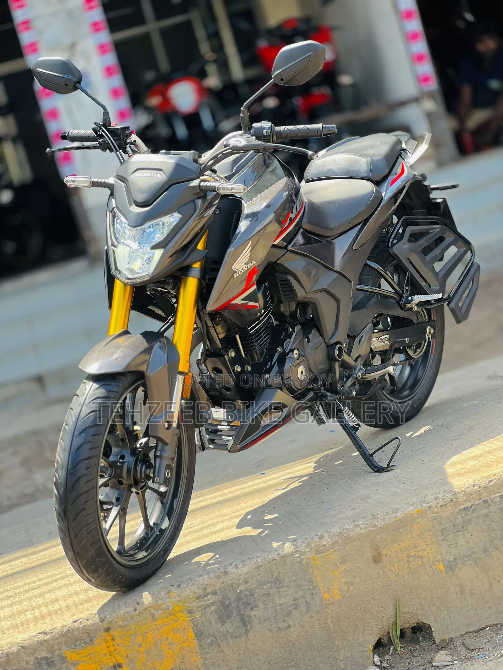 Honda Hornet 2.0 2025 Black