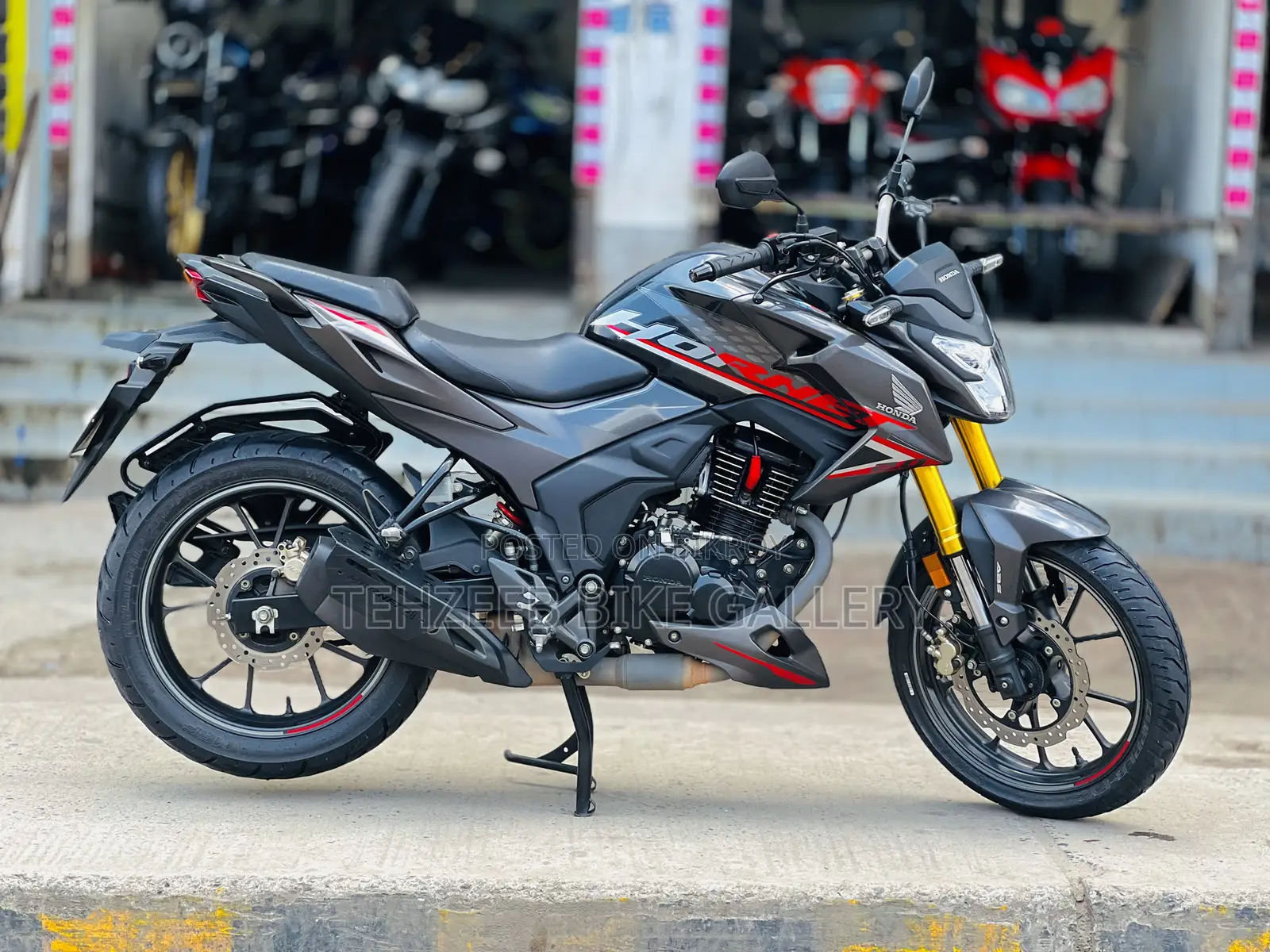 Honda Hornet 2.0 2025 Black