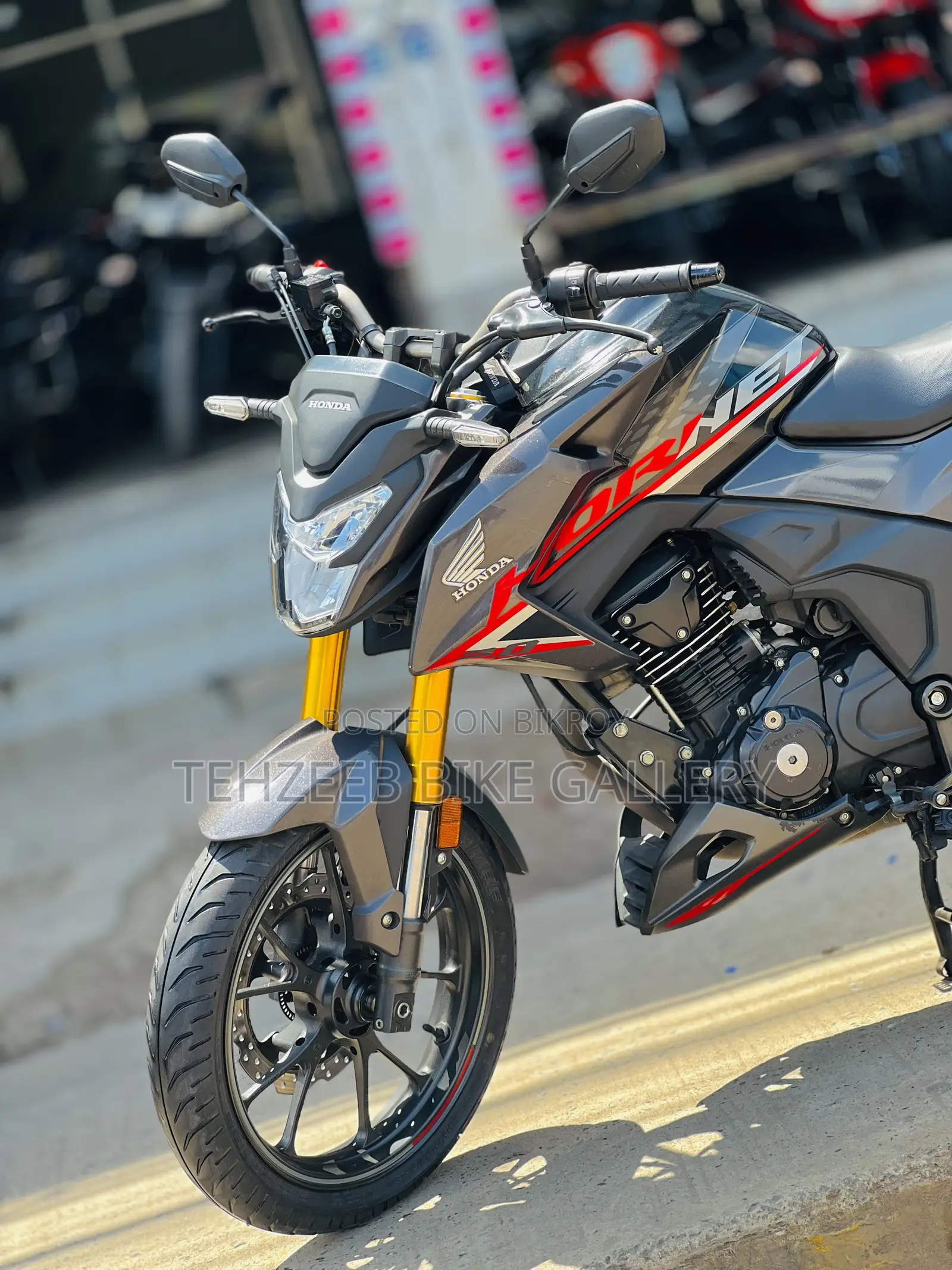 Honda Hornet 2.0 2025 Black