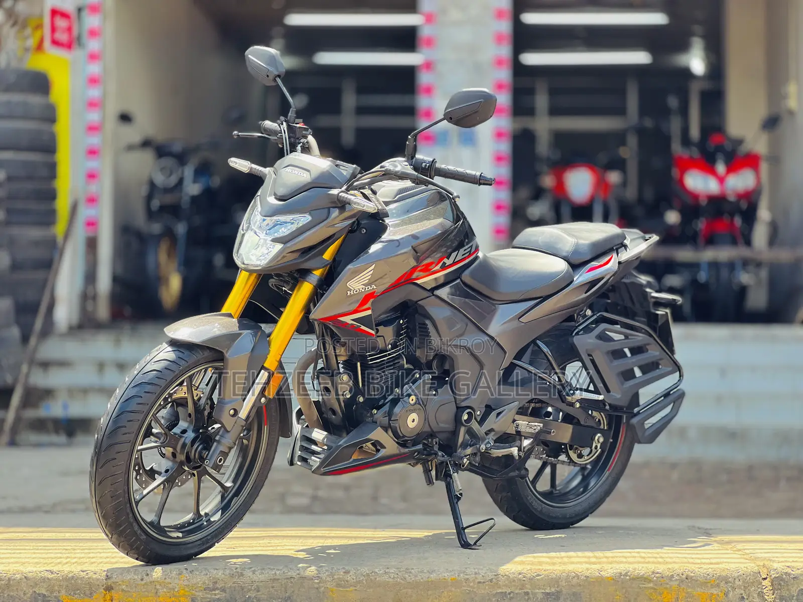 Honda Hornet 2.0 2025 Black