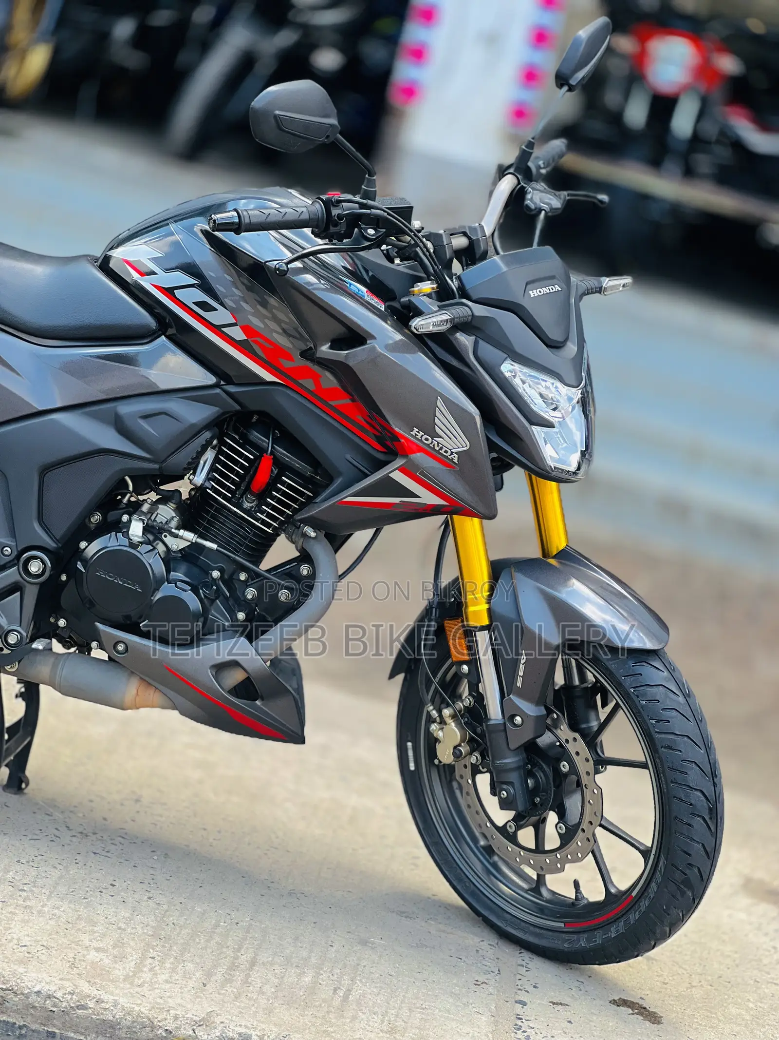 Honda Hornet 2.0 2025 Black