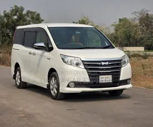 টয়োটা নোয়া ২০১৬ পার্ল