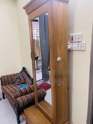 কাঠের ড্রেসিং টেবিল
