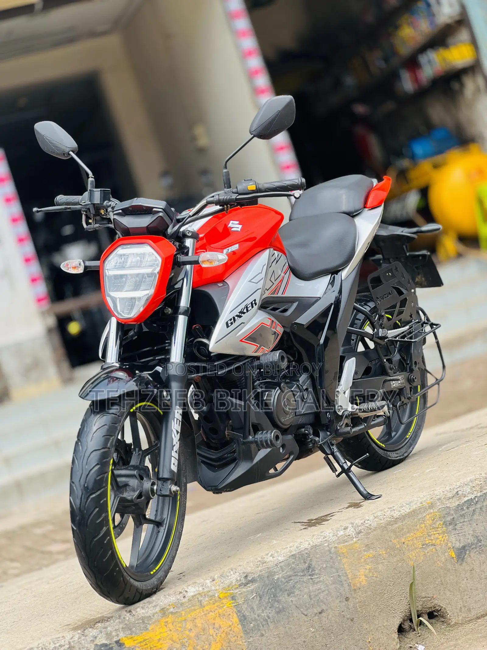 সুজুকি জিক্সার ২০২৫ কমলা