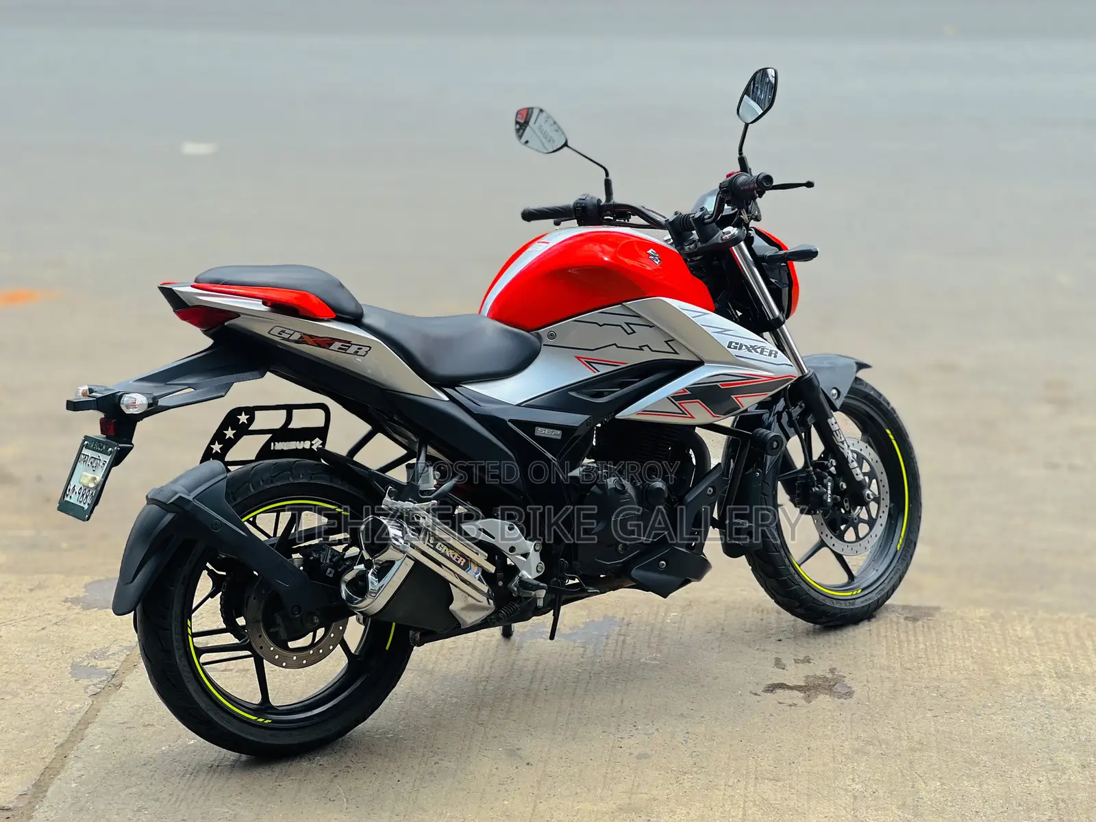 সুজুকি জিক্সার ২০২৫ কমলা