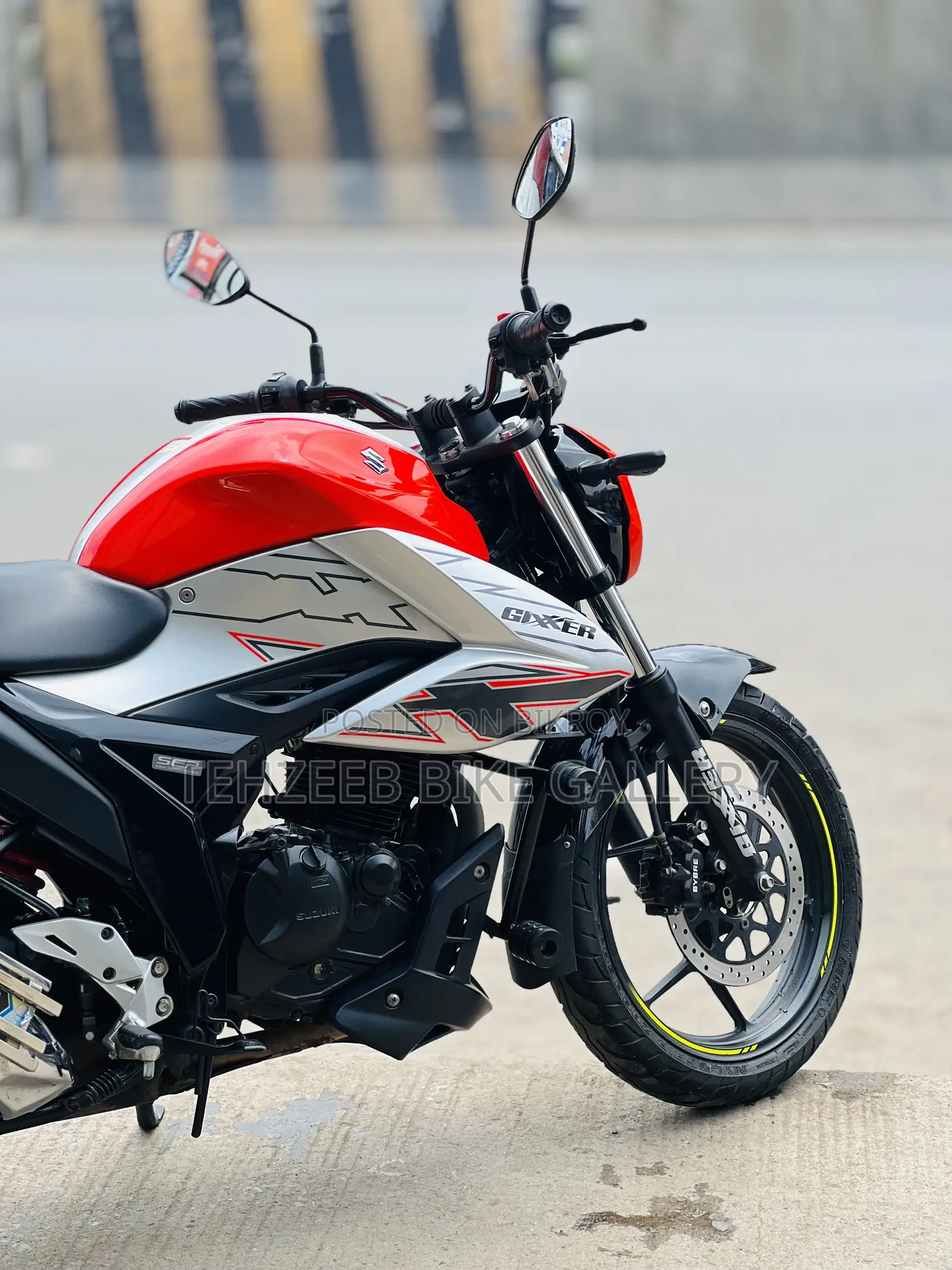সুজুকি জিক্সার ২০২৫ কমলা