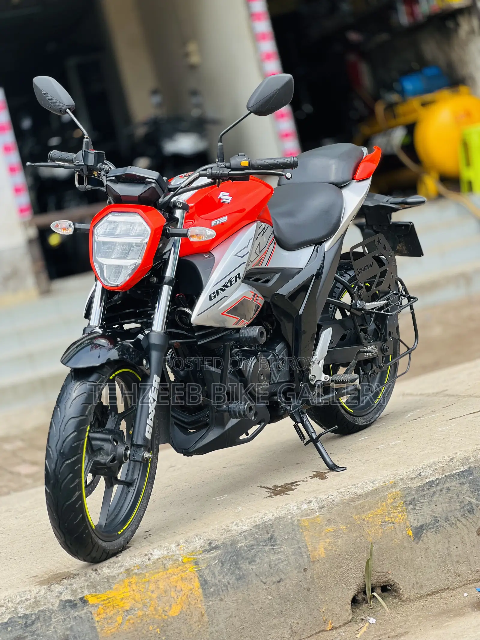 সুজুকি জিক্সার ২০২৫ কমলা
