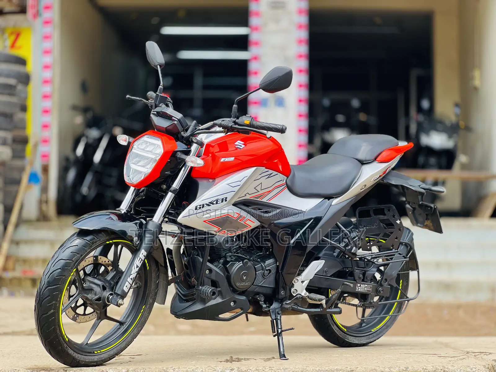 সুজুকি জিক্সার ২০২৫ কমলা