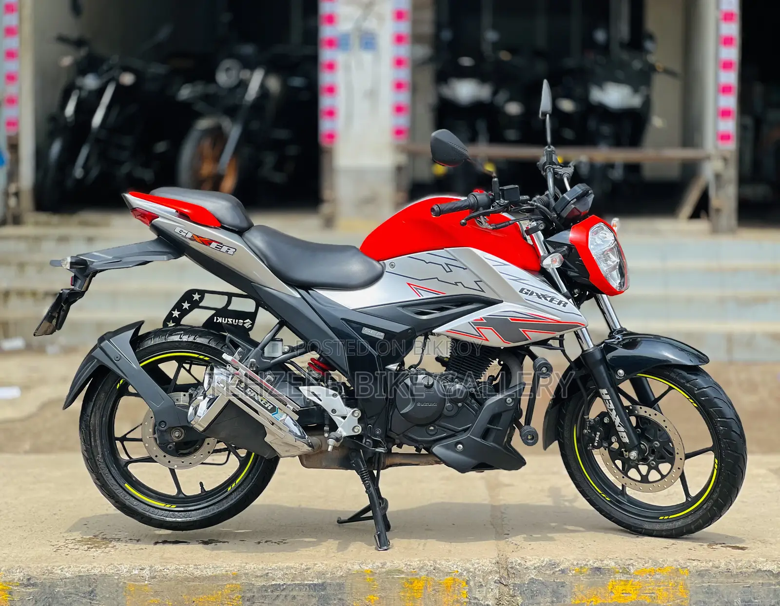 সুজুকি জিক্সার ২০২৫ কমলা