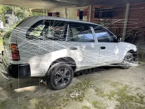 টয়োটা করোল্লা ১৯৯৯ হোয়াইট