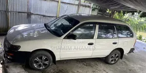 টয়োটা করোল্লা ১৯৯৯ হোয়াইট