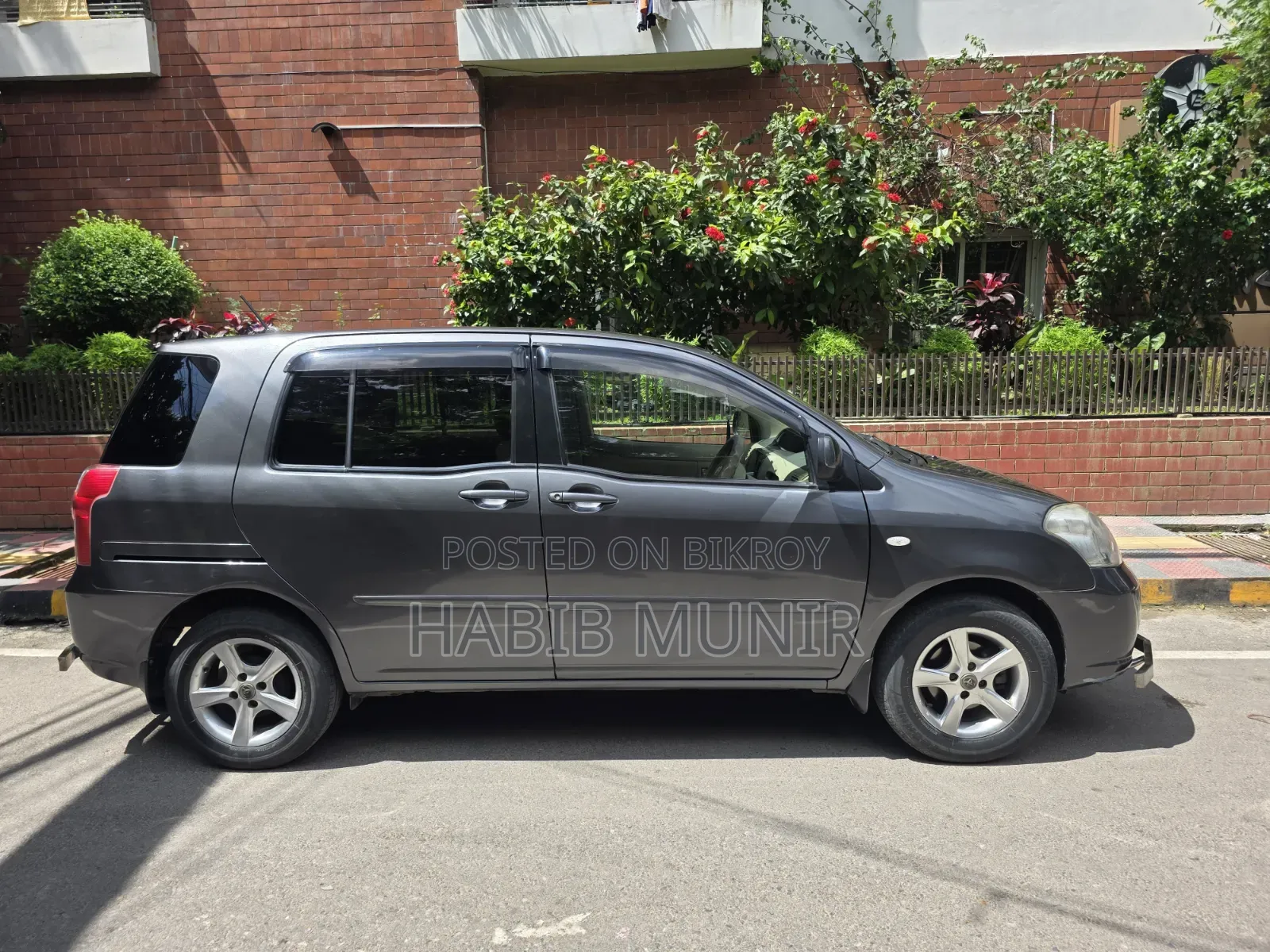 Toyota Raum 2011 Gray