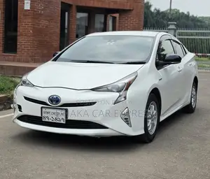 Toyota Prius 4-Door Hatchback (1.8L 4-Cylinder Gas/Electric Hybrid CVT) 2016