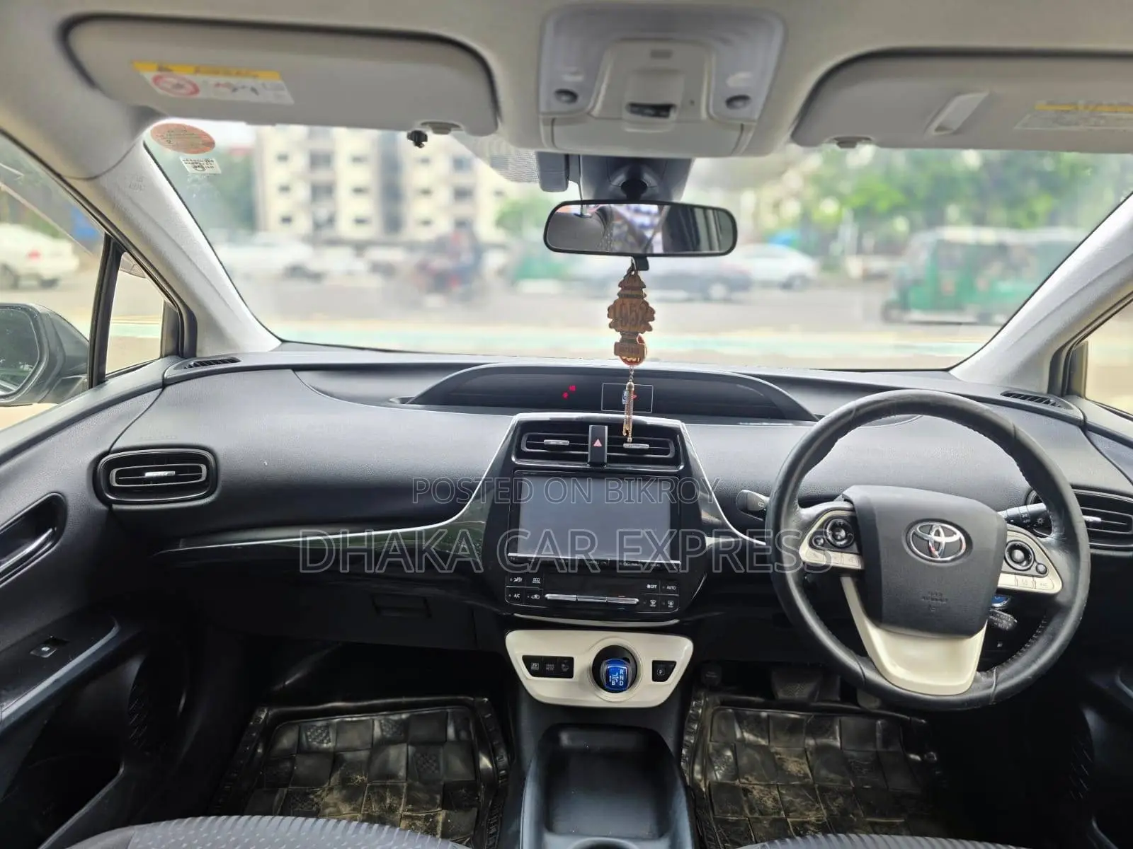 Toyota Prius 4-Door Hatchback (1.8L 4-Cylinder Gas/Electric Hybrid CVT) 2016