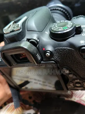 Canon EOS 700D DSLR Camera + 18-55mm Lens