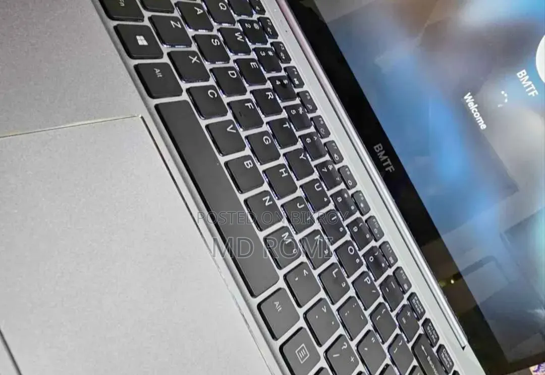 Laptop 8gb Intel SSD 250gb