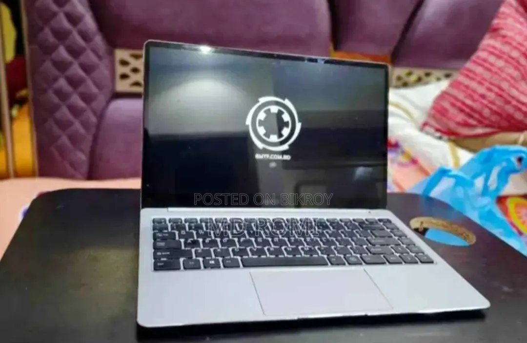 Laptop 8gb Intel SSD 250gb
